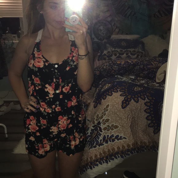 Flower romper - Picture 2 of 3